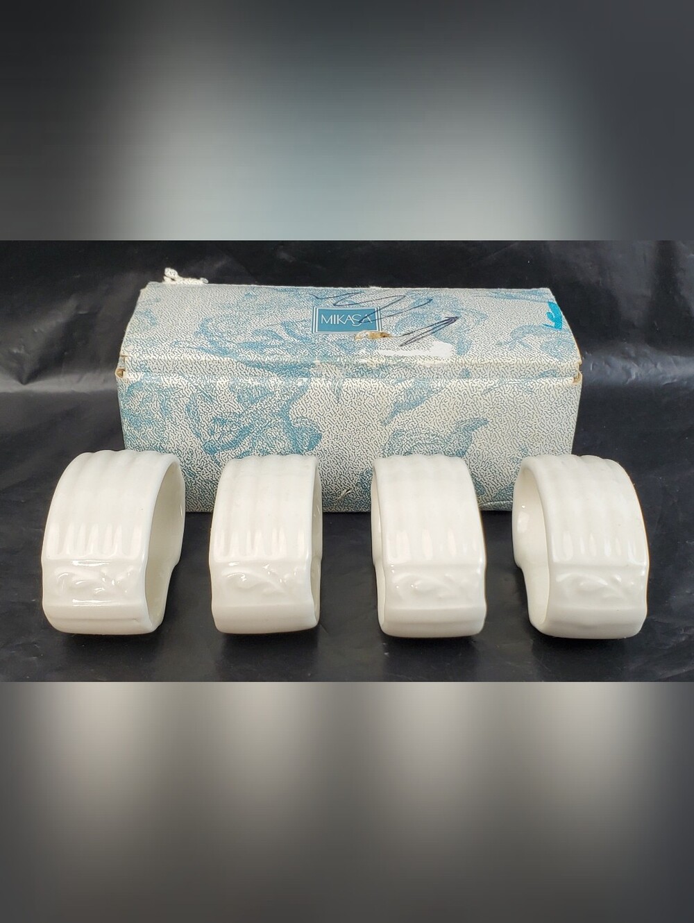 Mikasa Italian Countryside Napkin Rings w/ Box - DD900 / 466 - Set of 4 - GUC